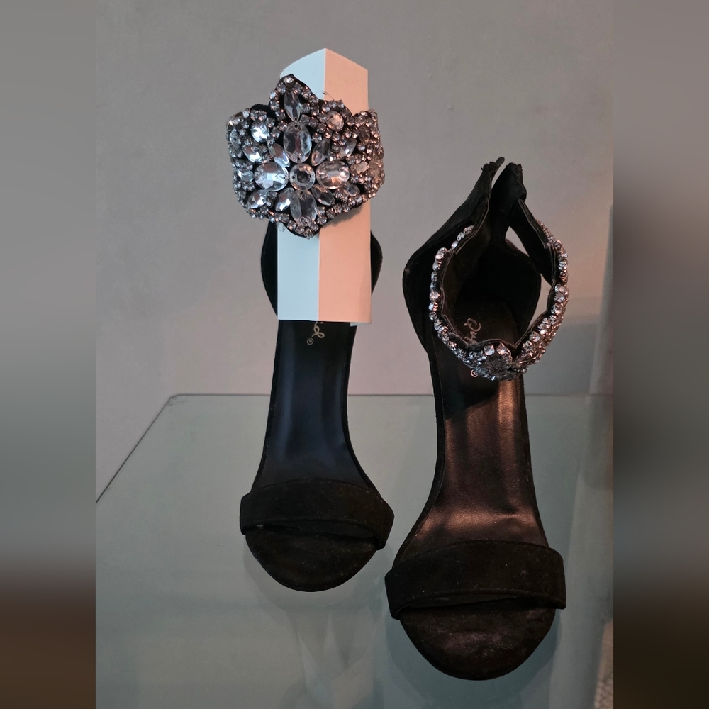 Chic Black Heels with Sparkling Embellishments